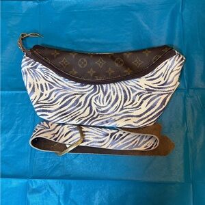 Designer-Inspired Blue and White Zebra-Print Crossbody Belt Bag
